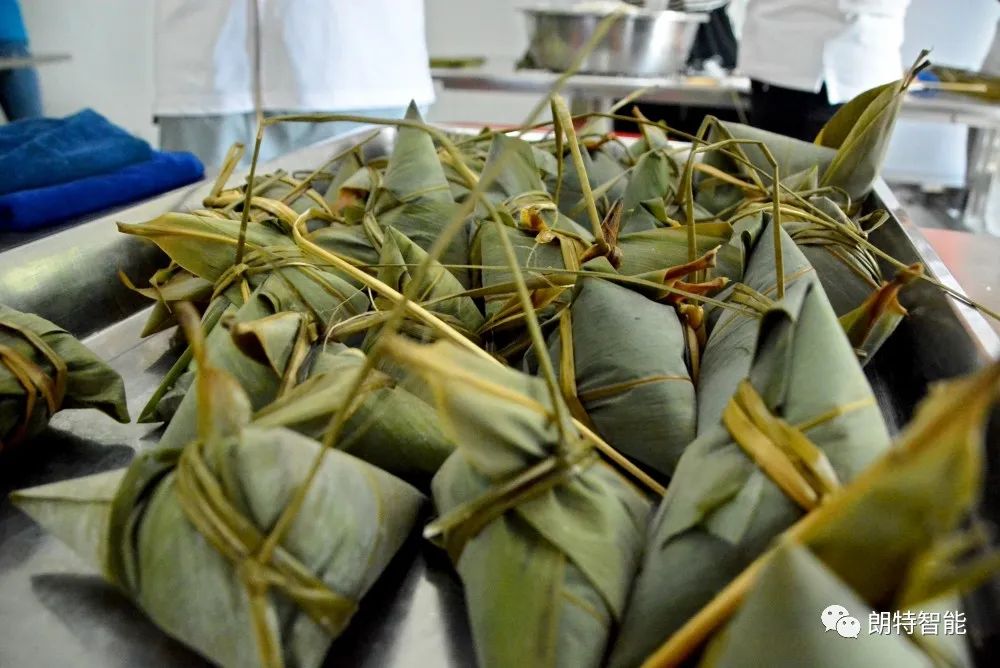 粽叶飘香 共度端午——朗特智能开展端午节包粽子活动